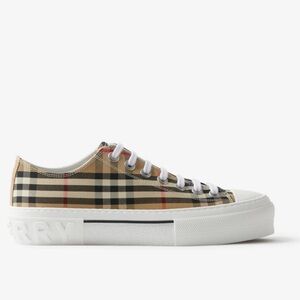 burberry shoes size 5M